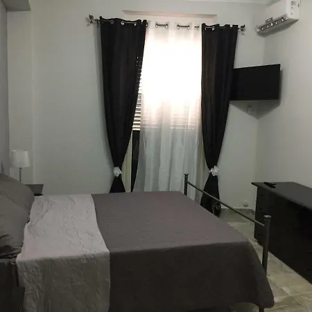 לינה וארוחת בוקר David Ravanusa